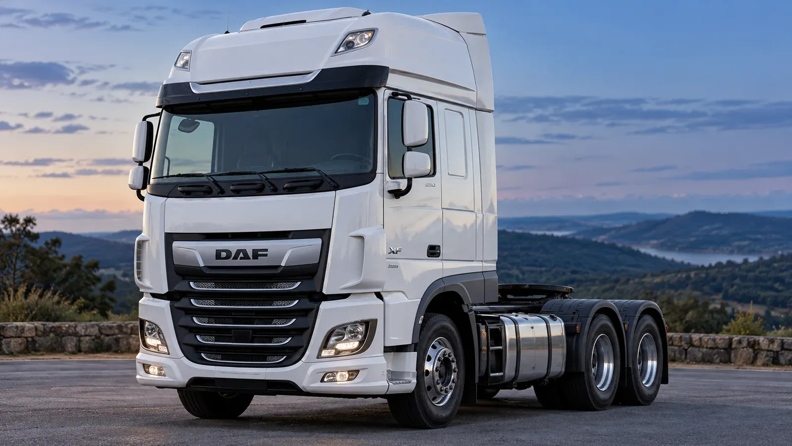DAF XF 530 6x4 branco, visto em três quartos em cenário rodoviário; imagem ilustrativa gerada por IA.