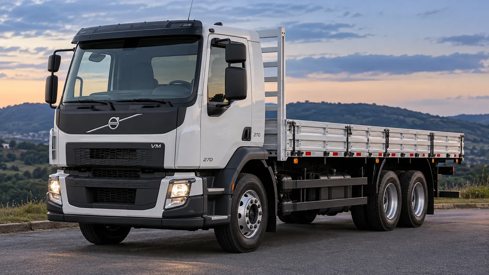 Volvo VM 270 6x2 branco com carroceria aberta, visto em três quartos; imagem ilustrativa gerada por IA.